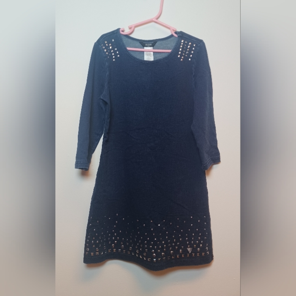 Blue three-quarter-sleeved dress
